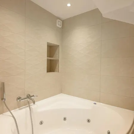 Leon بيت للعطل إيريسوس